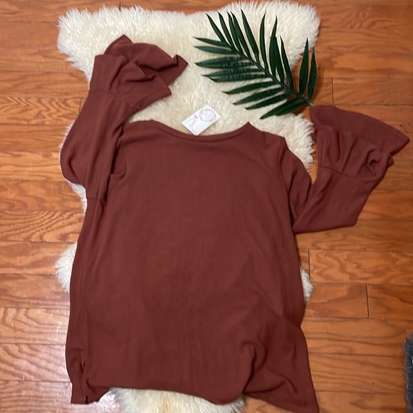 Jodifil Taupe Long Sleeved Top with Ruffled Sleeved Details/ Size Large - Picture 9 of 9